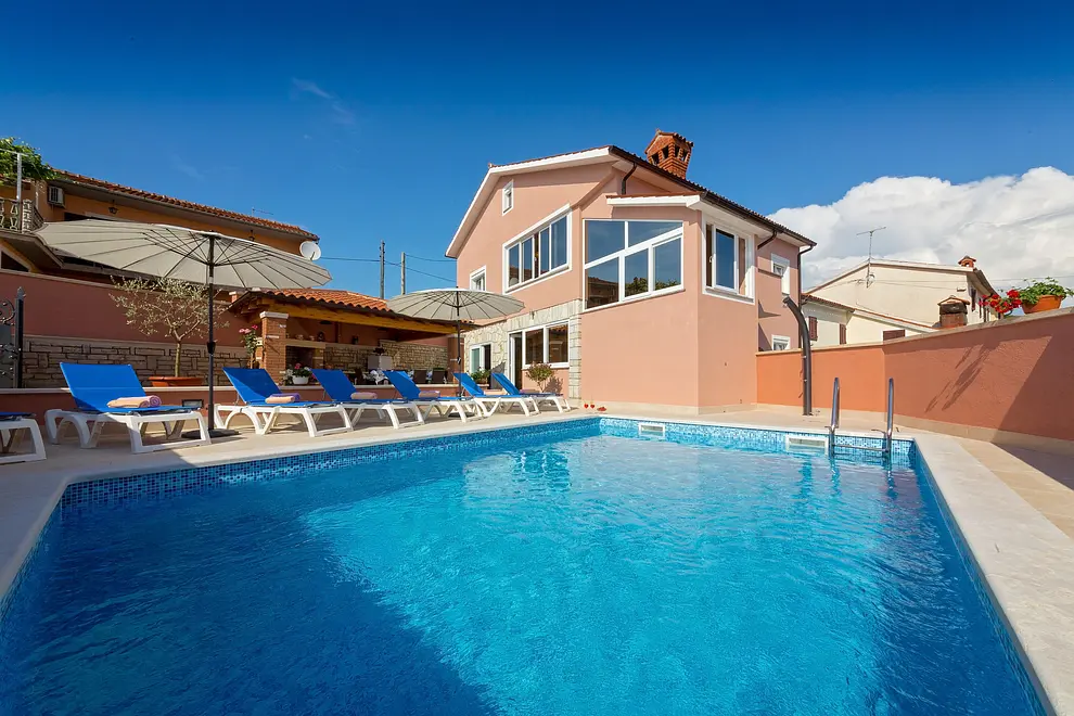 Ferienhaus in Kastelir-Labinci mit Pool 66131736 17033