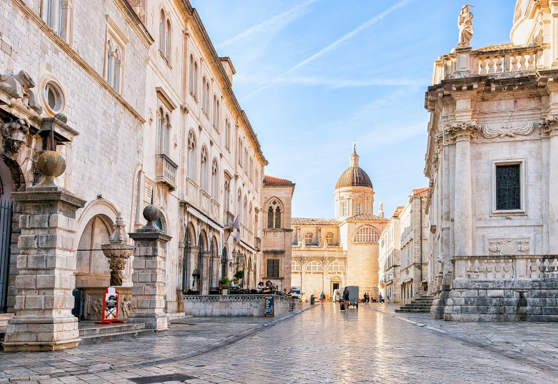 Dubrovnik-Kathedrale-Altstadt-Kultur-in-Kroatien