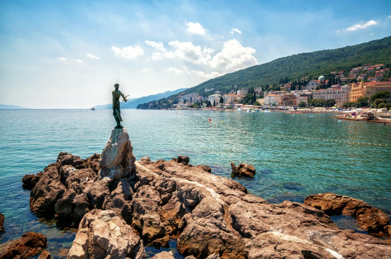 Kvarner-Bucht-Statue-Sehenswuerdigkeit-Kroatien